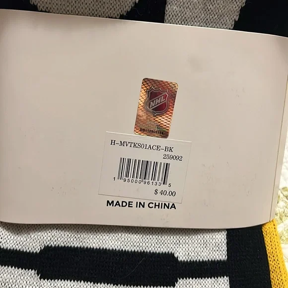 NWT Boston Bruins Scarf & Glove Set NHL 🏒 ❄️ - Picture 6 of 6